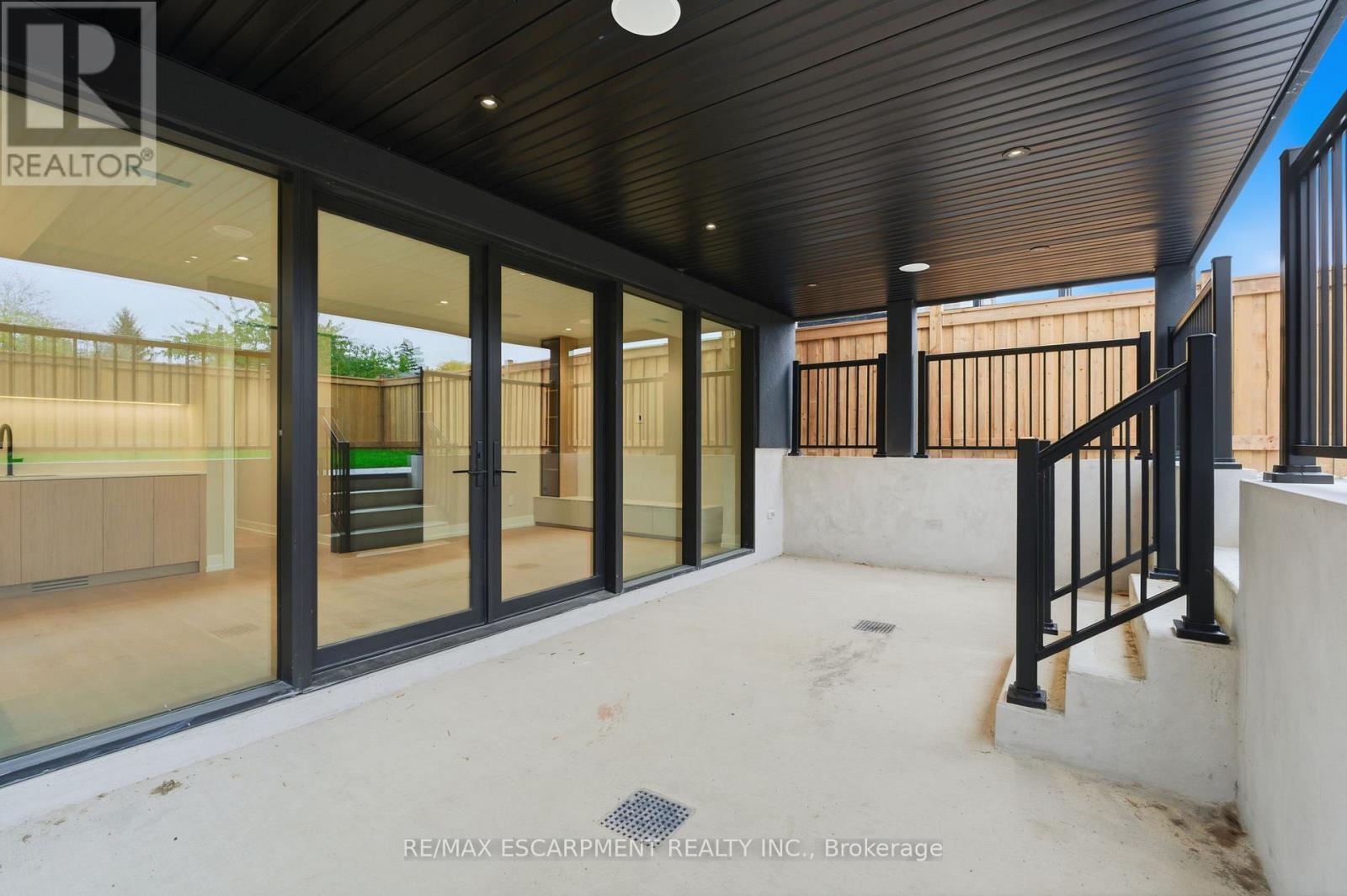 957 Halliday Avenue, Mississauga, Ontario  L5E 1P4 - Photo 47 - W12492108