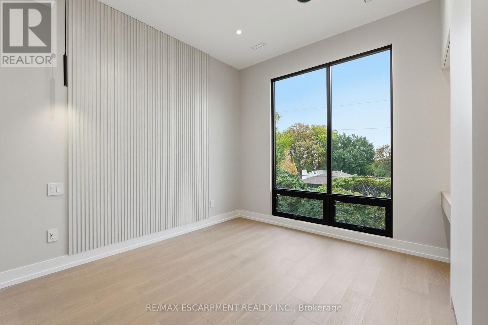 957 Halliday Avenue, Mississauga, Ontario  L5E 1P4 - Photo 36 - W12492108