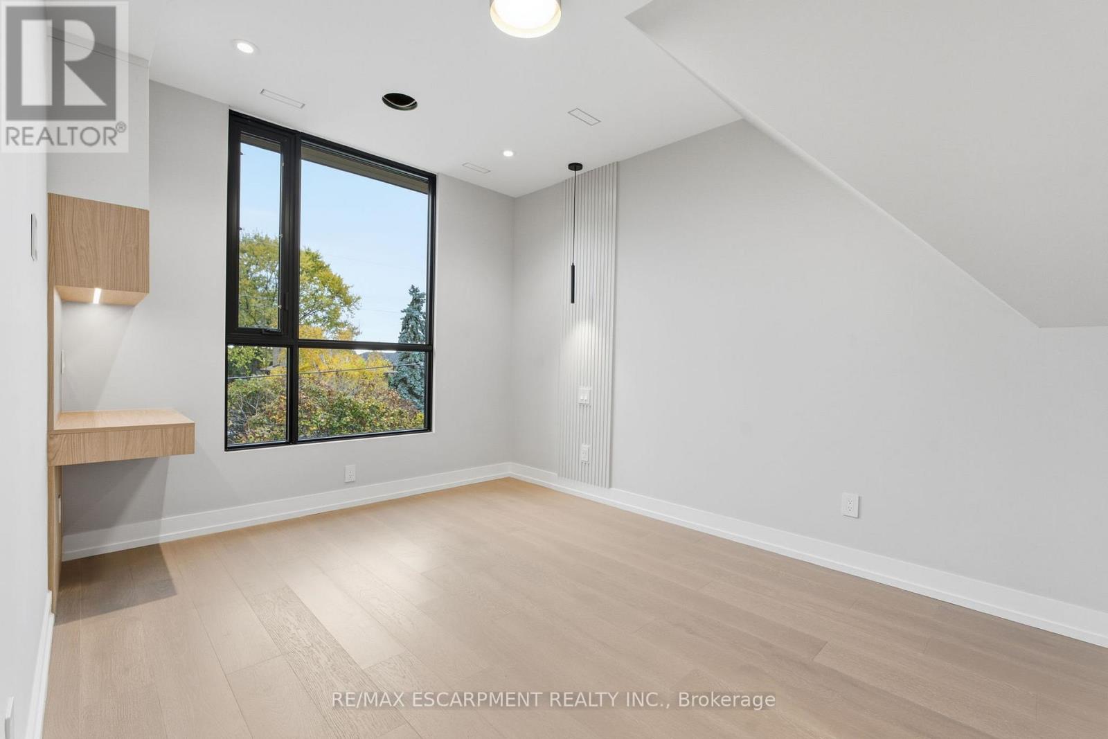 957 Halliday Avenue, Mississauga, Ontario  L5E 1P4 - Photo 32 - W12492108