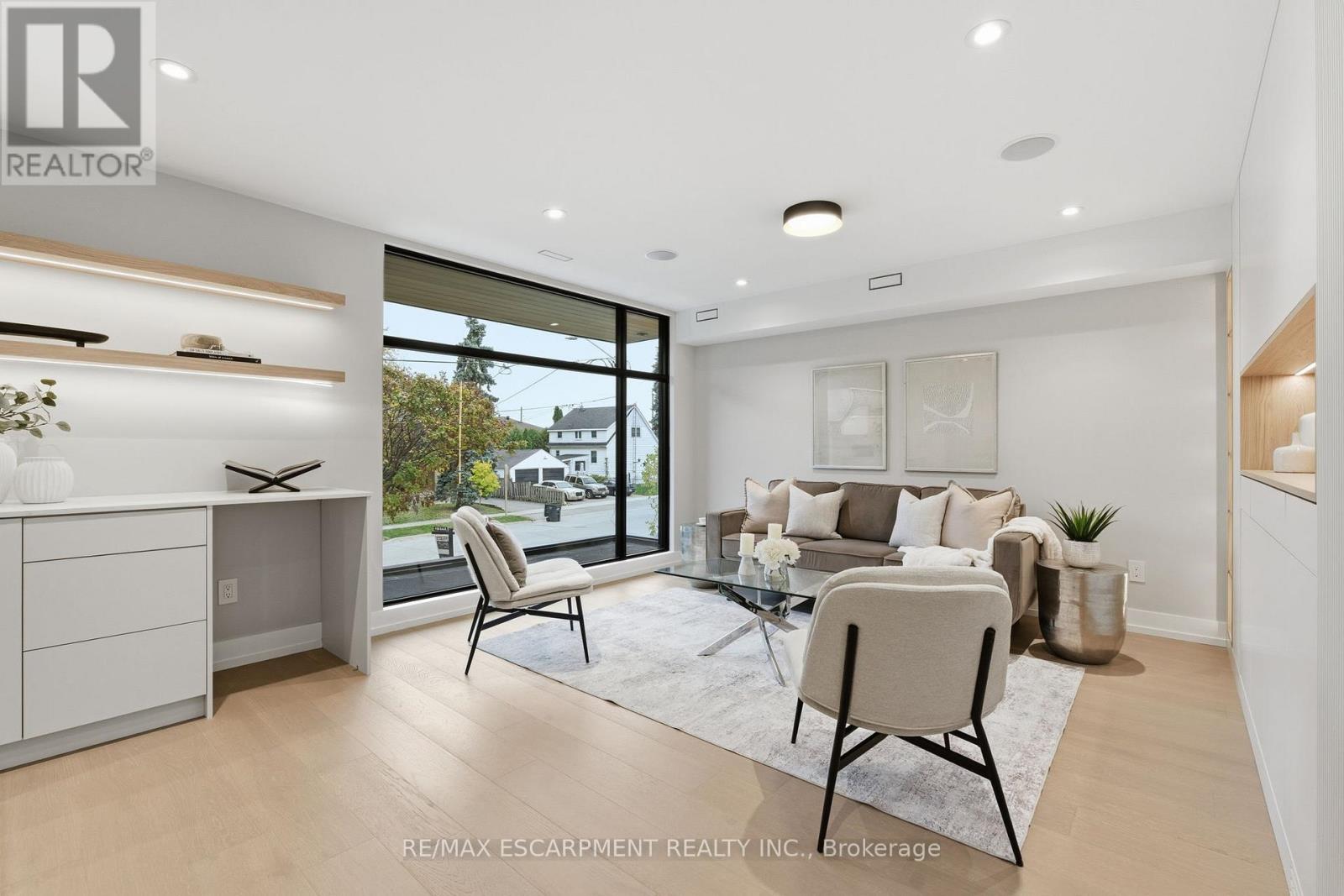 957 Halliday Avenue, Mississauga, Ontario  L5E 1P4 - Photo 6 - W12492108