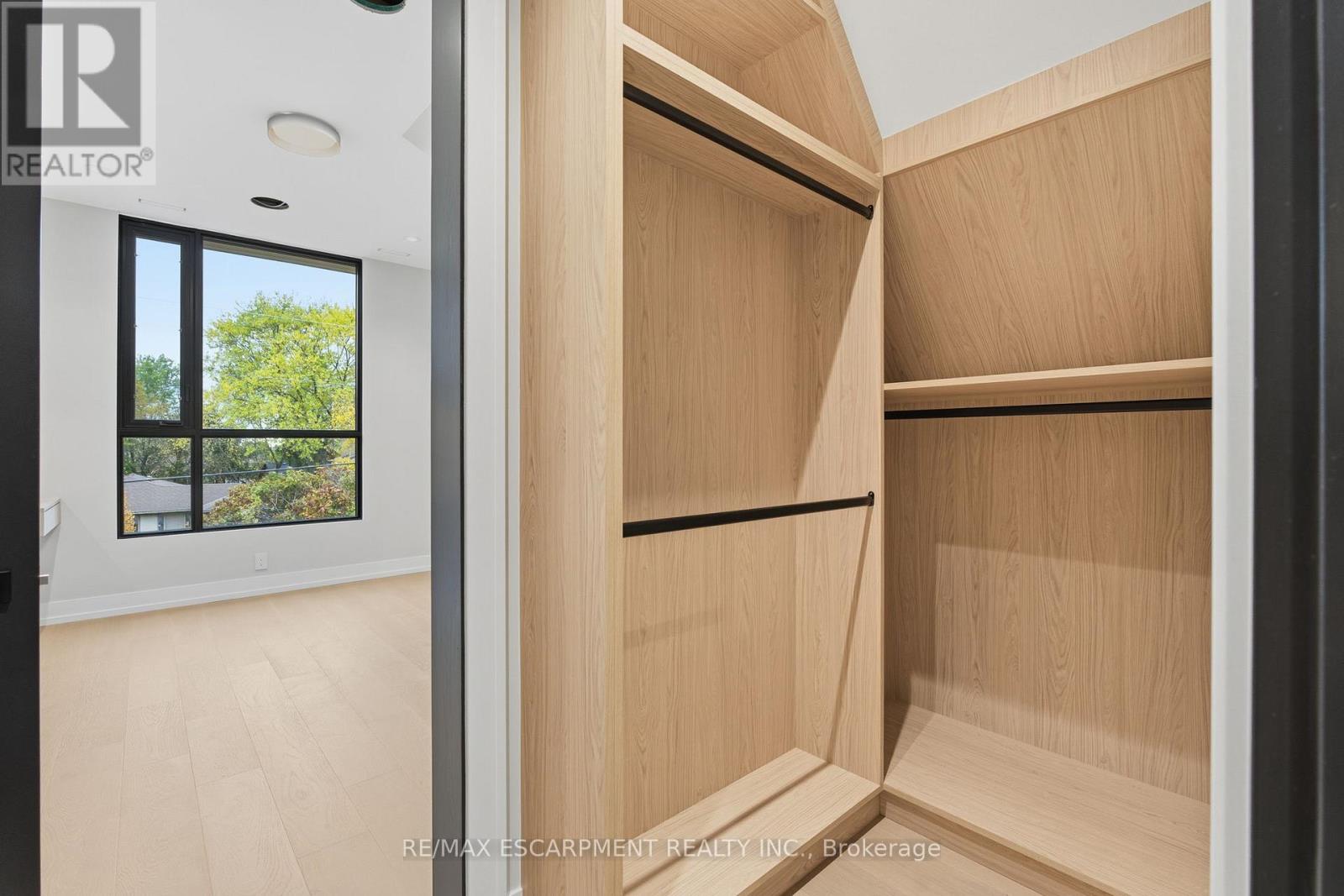 957 Halliday Avenue, Mississauga, Ontario  L5E 1P4 - Photo 33 - W12492108