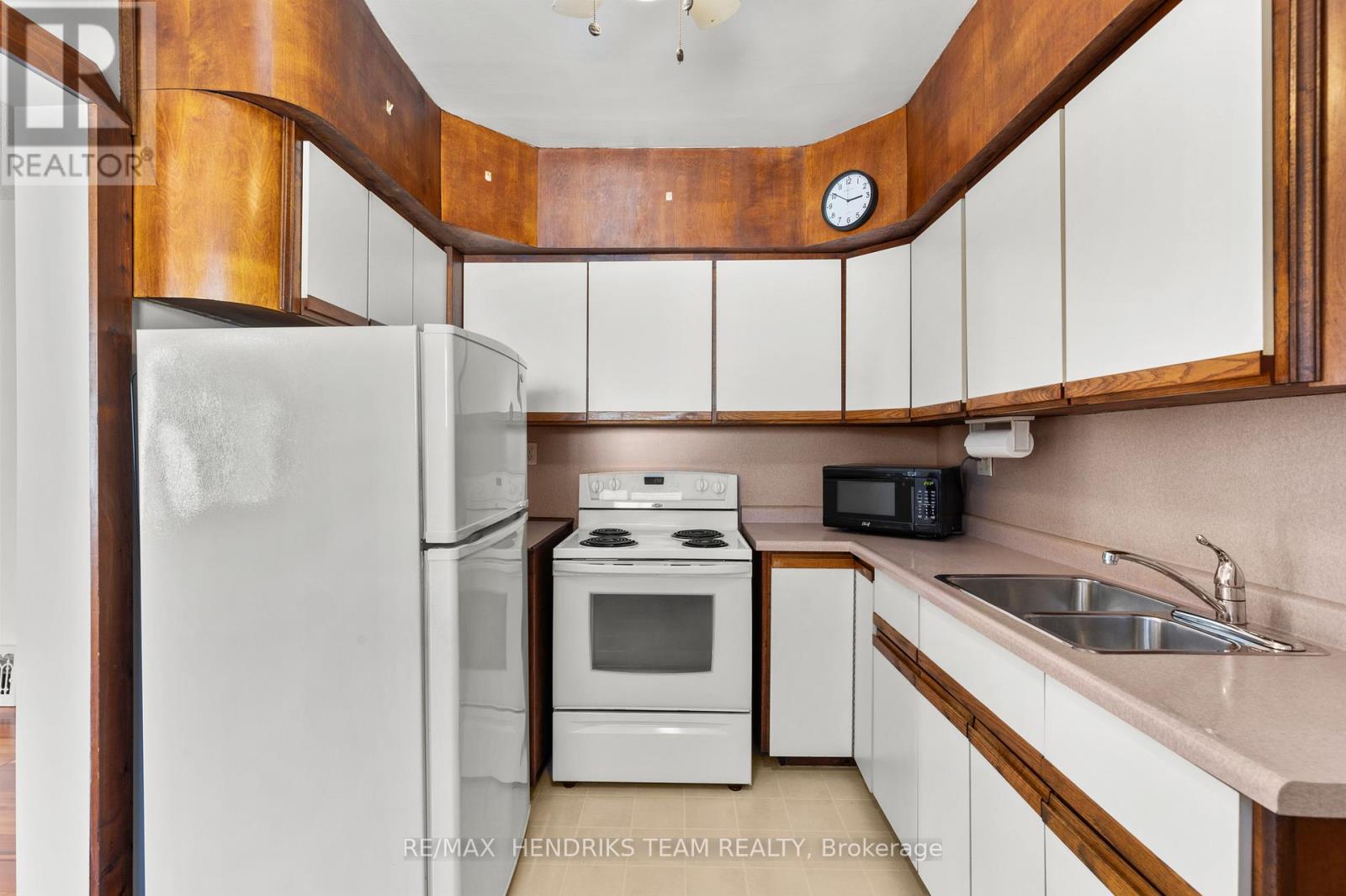 15 Stuart Avenue, St. Catharines, Ontario  L2R 1M6 - Photo 10 - X12493336