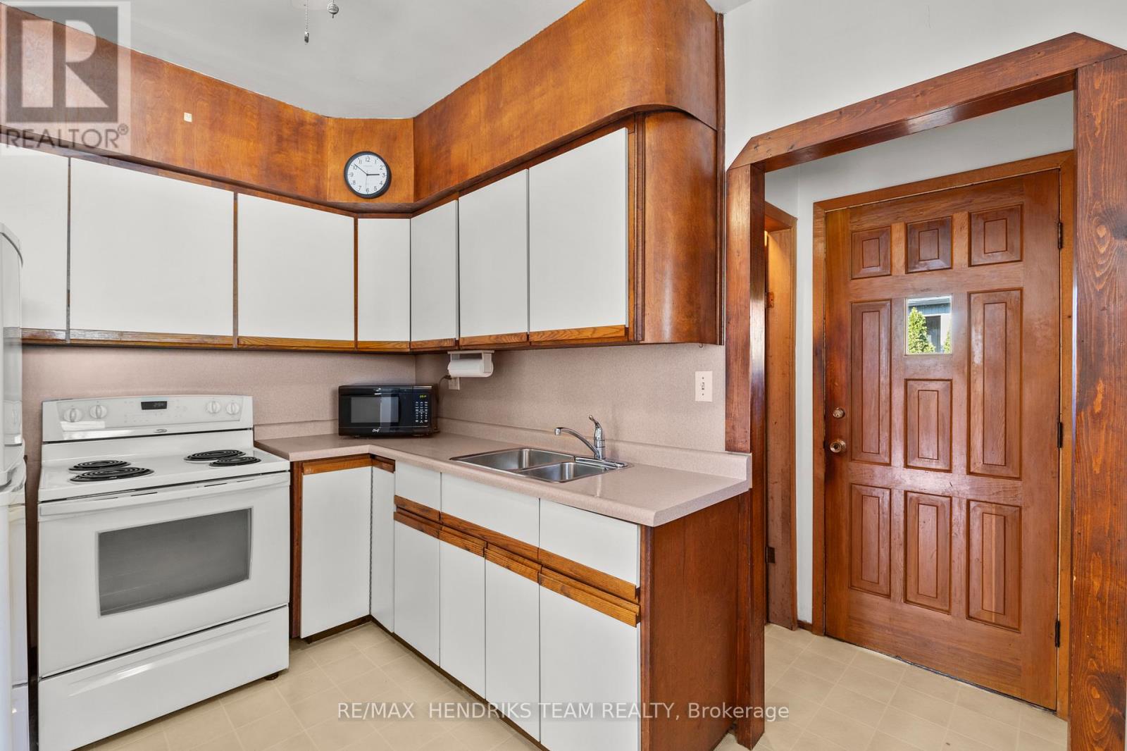 15 Stuart Avenue, St. Catharines, Ontario  L2R 1M6 - Photo 11 - X12493336