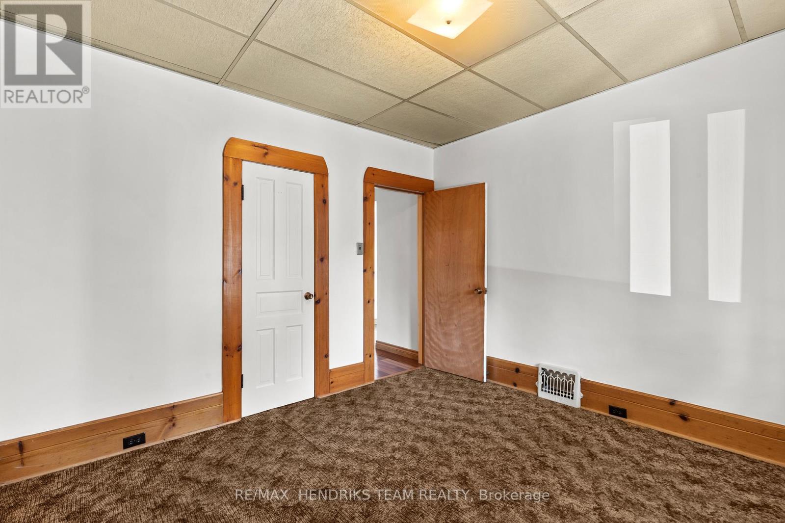 15 Stuart Avenue, St. Catharines, Ontario  L2R 1M6 - Photo 14 - X12493336