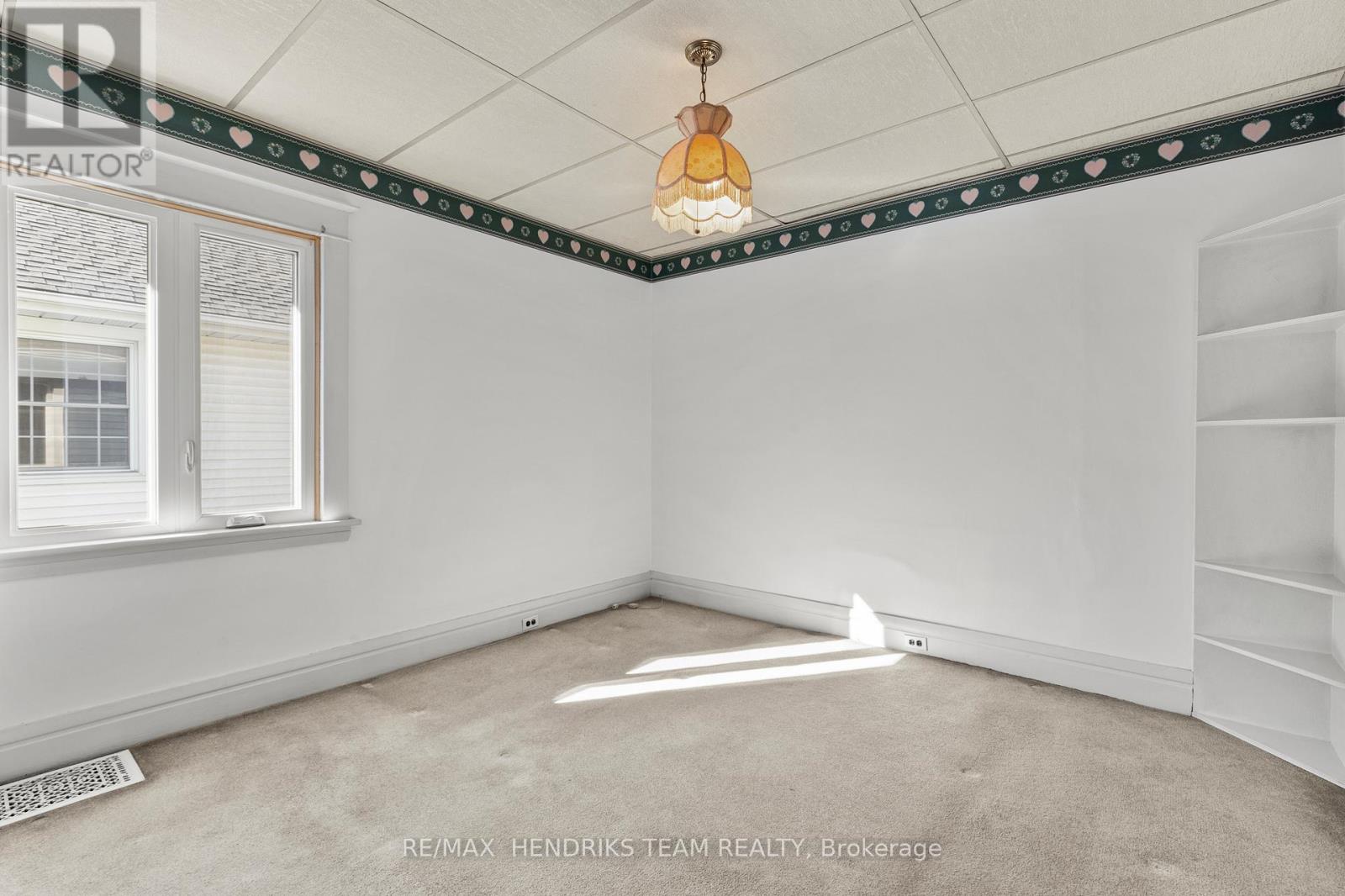 15 Stuart Avenue, St. Catharines, Ontario  L2R 1M6 - Photo 15 - X12493336