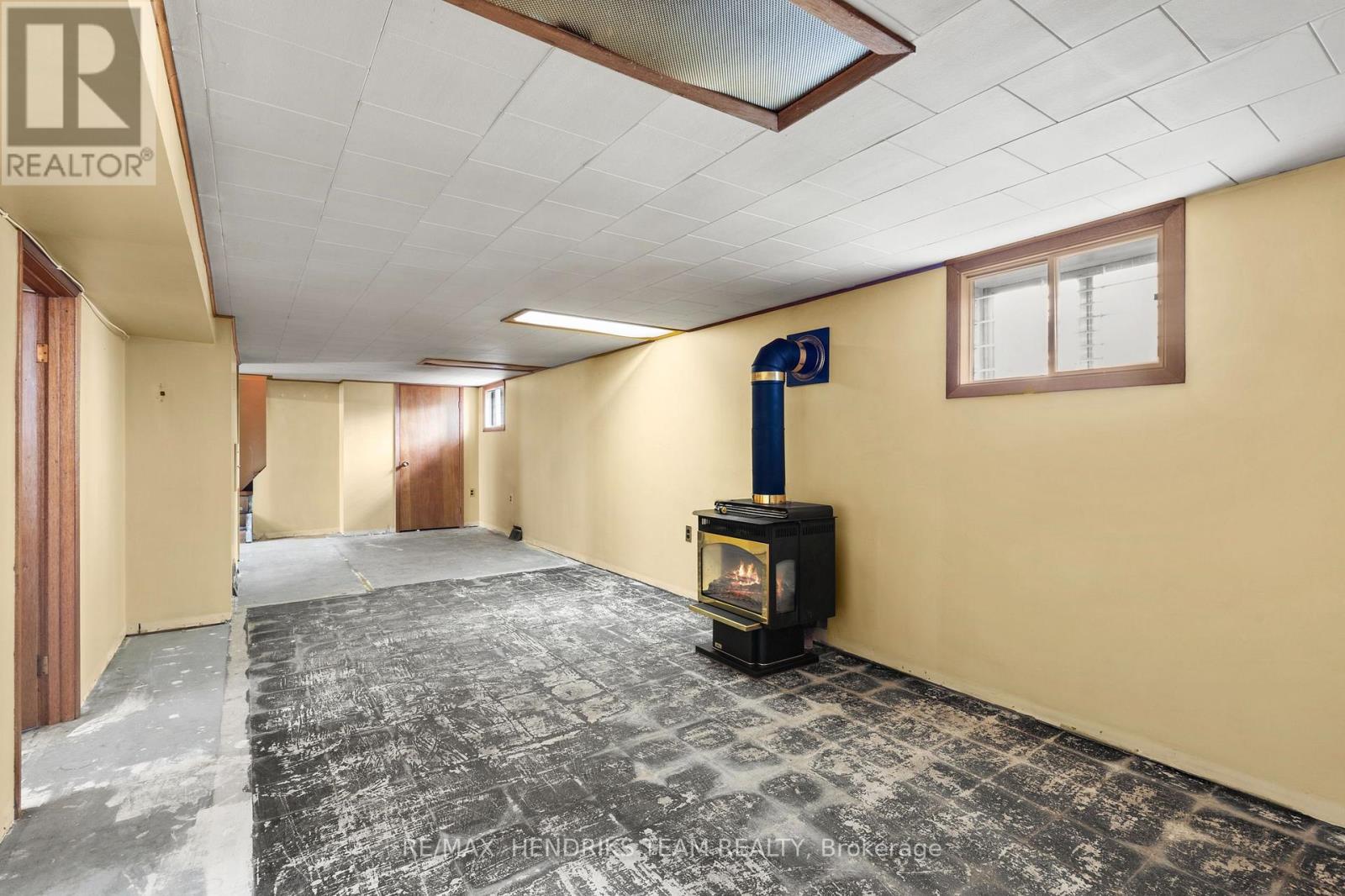 15 Stuart Avenue, St. Catharines, Ontario  L2R 1M6 - Photo 19 - X12493336