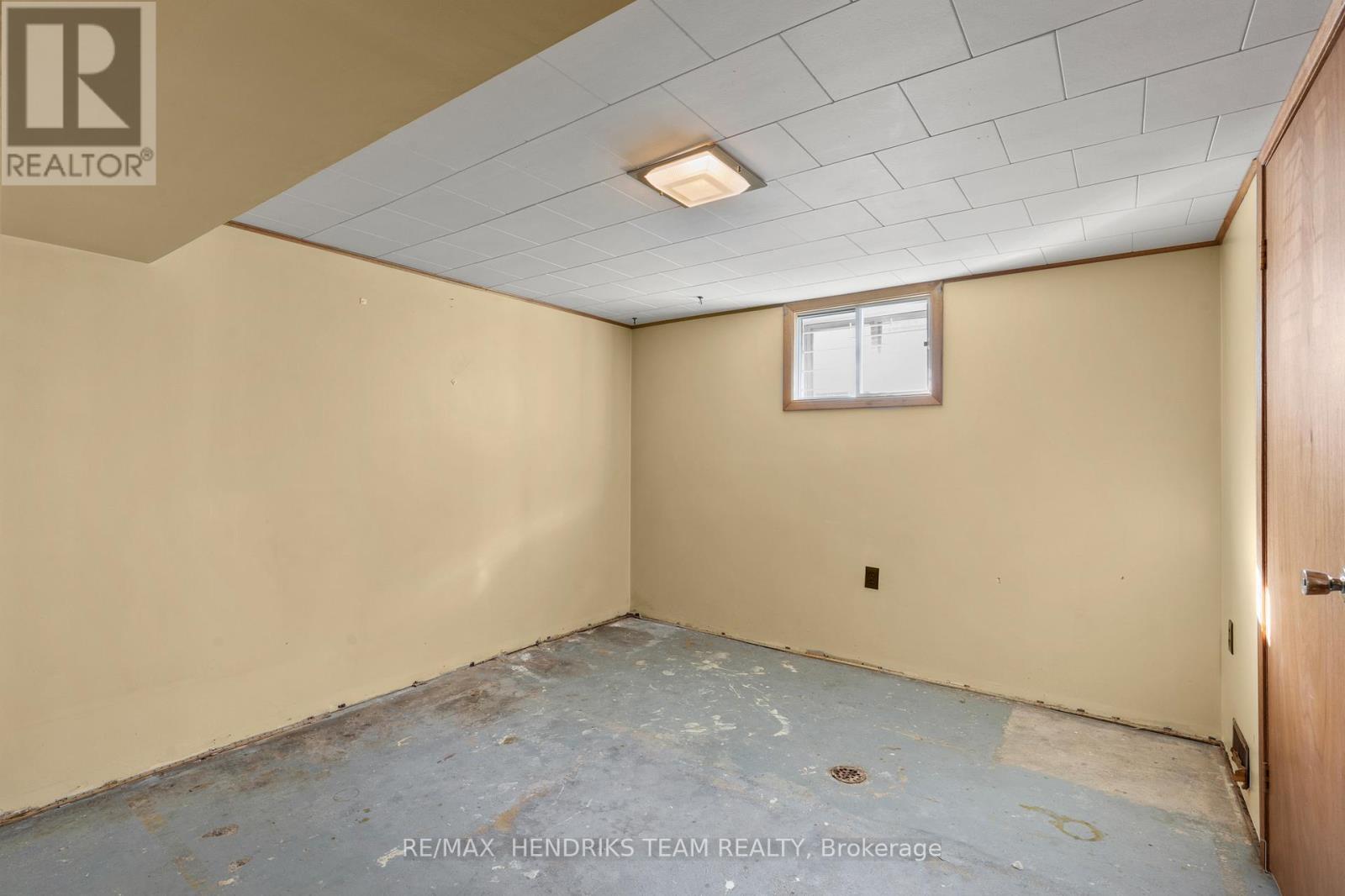 15 Stuart Avenue, St. Catharines, Ontario  L2R 1M6 - Photo 22 - X12493336