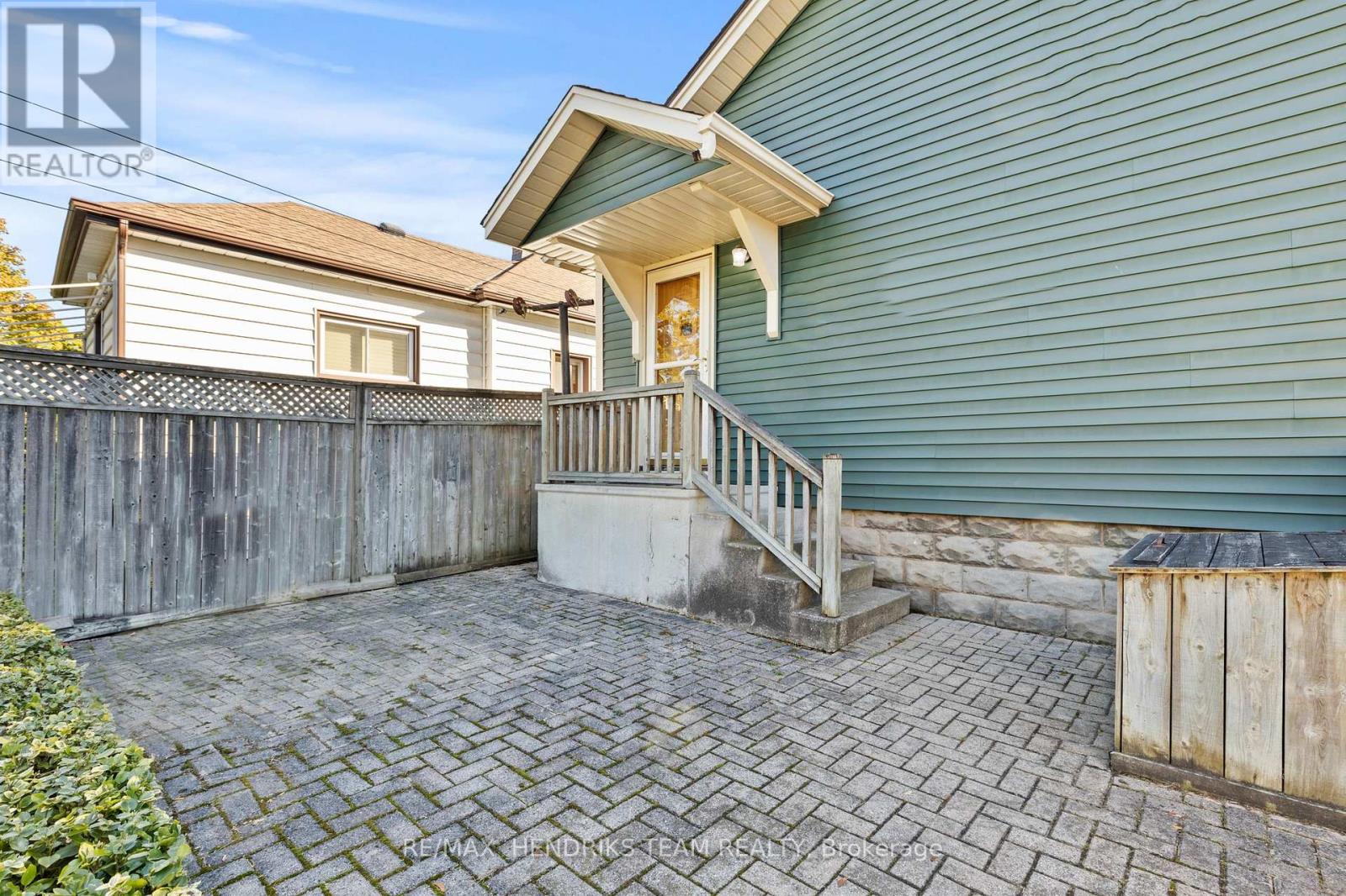 15 Stuart Avenue, St. Catharines, Ontario  L2R 1M6 - Photo 24 - X12493336