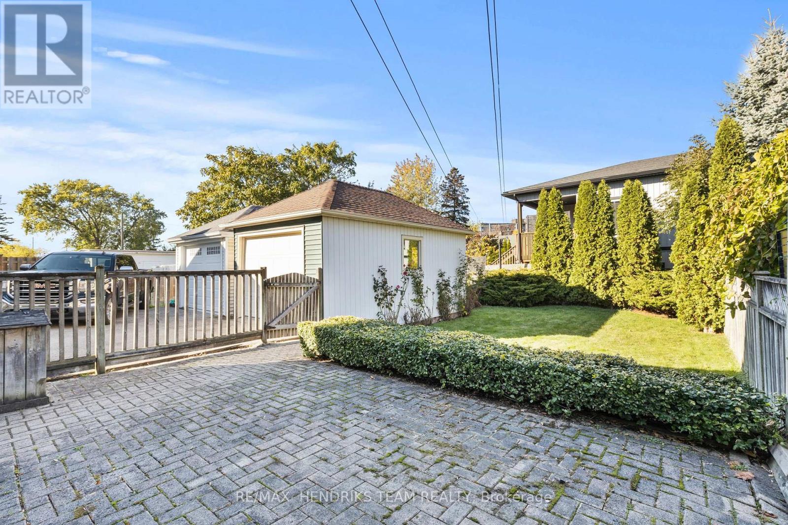 15 Stuart Avenue, St. Catharines, Ontario  L2R 1M6 - Photo 25 - X12493336