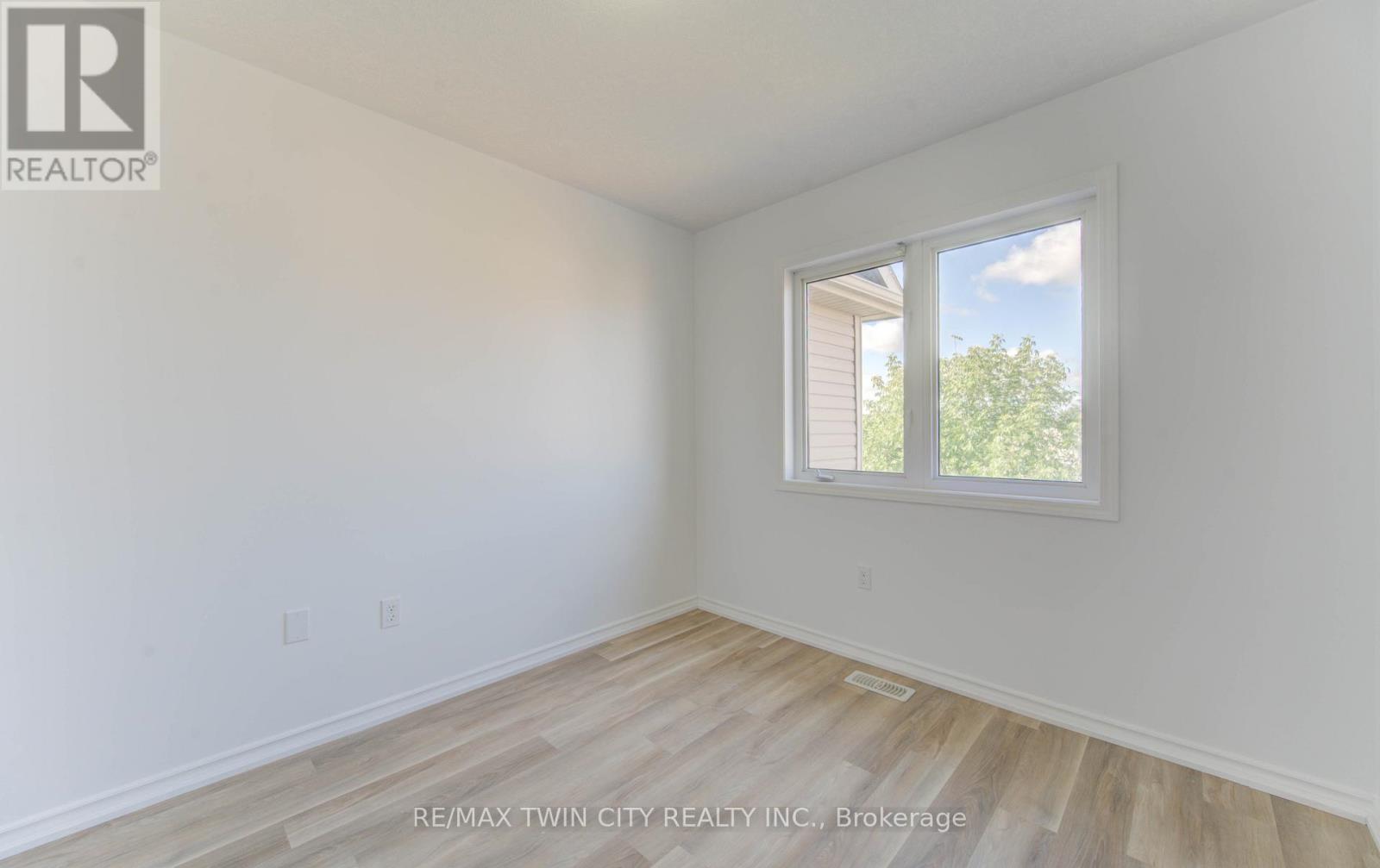 82 Trowbridge Street, Woolwich, Ontario  N0B 1M0 - Photo 11 - X12493038