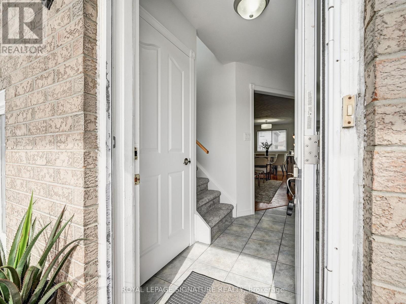 23 Beaverton Drive, Hamilton, Ontario  L8W 3K9 - Photo 4 - X12493110