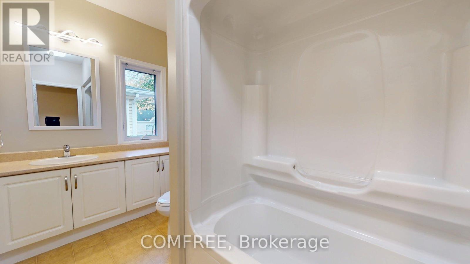 253 Goulburn Avenue, Ottawa, Ontario  K1N 8E5 - Photo 22 - X12486328