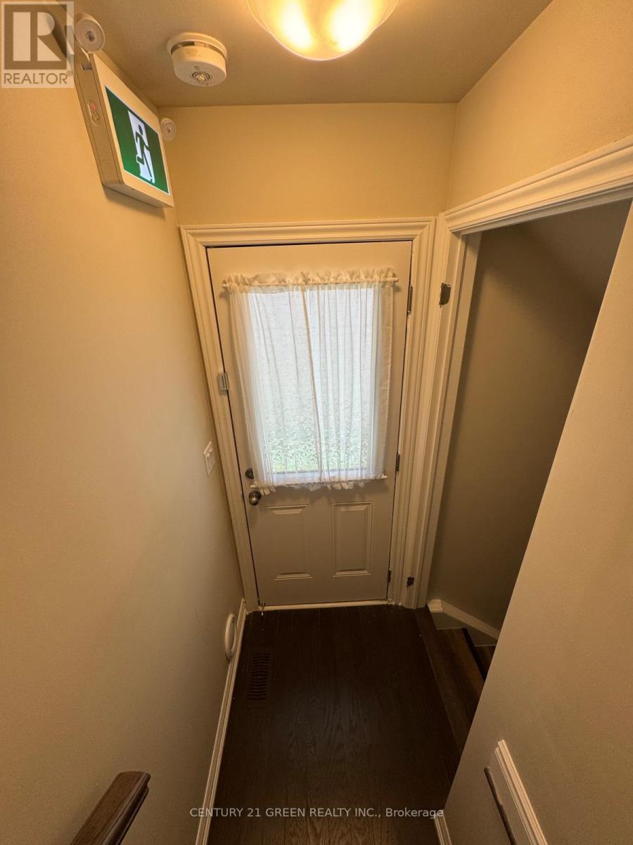 #2 - 18 Coulterville Drive, Caledon, Ontario  L7C 1Z9 - Photo 4 - W12488902