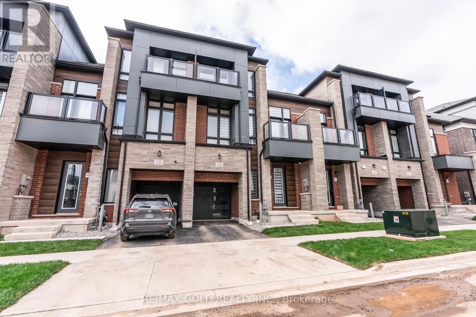 1250 Anthonia Trail, Oakville, Ontario  L6H 7Y7 - Photo 2 - W12492482