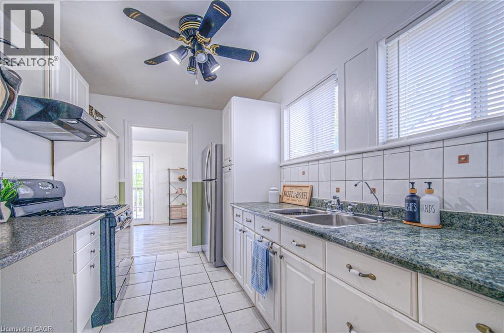 220 Schlueter Drive, Cambridge, Ontario  N3H 4B5 - Photo 5 - 40784247