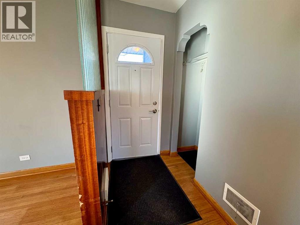 413 23 Street S, Lethbridge, Alberta  T1J 3M8 - Photo 2 - A2250123