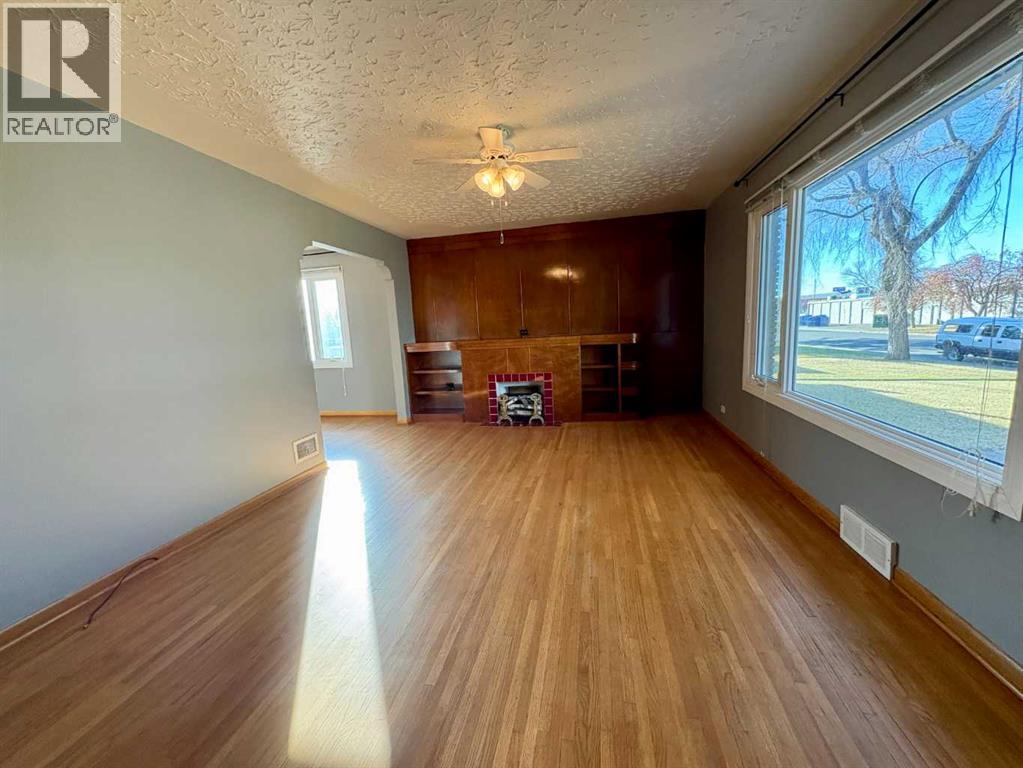 413 23 Street S, Lethbridge, Alberta  T1J 3M8 - Photo 3 - A2250123