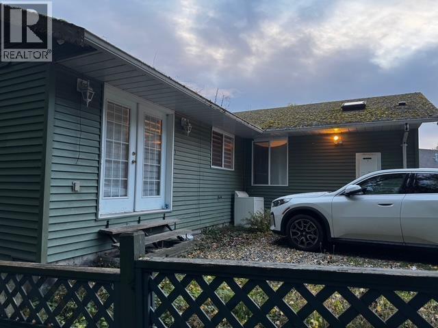 6300 Samron Road, Sechelt, British Columbia  V2C 1Y1 - Photo 3 - R3063384