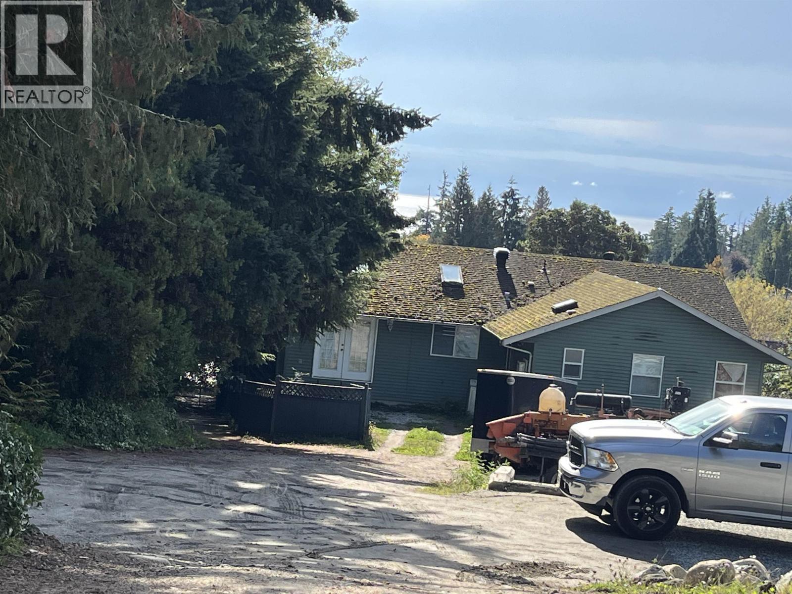 6300 Samron Road, Sechelt, British Columbia  V2C 1Y1 - Photo 6 - R3063384