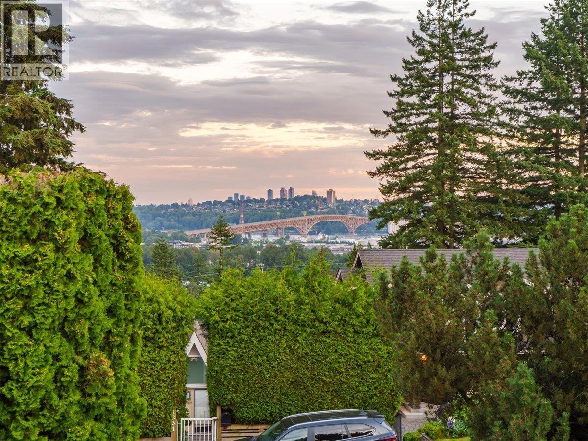 1228 Adderley Street, North Vancouver, British Columbia  V7L 1T7 - Photo 3 - R3063396