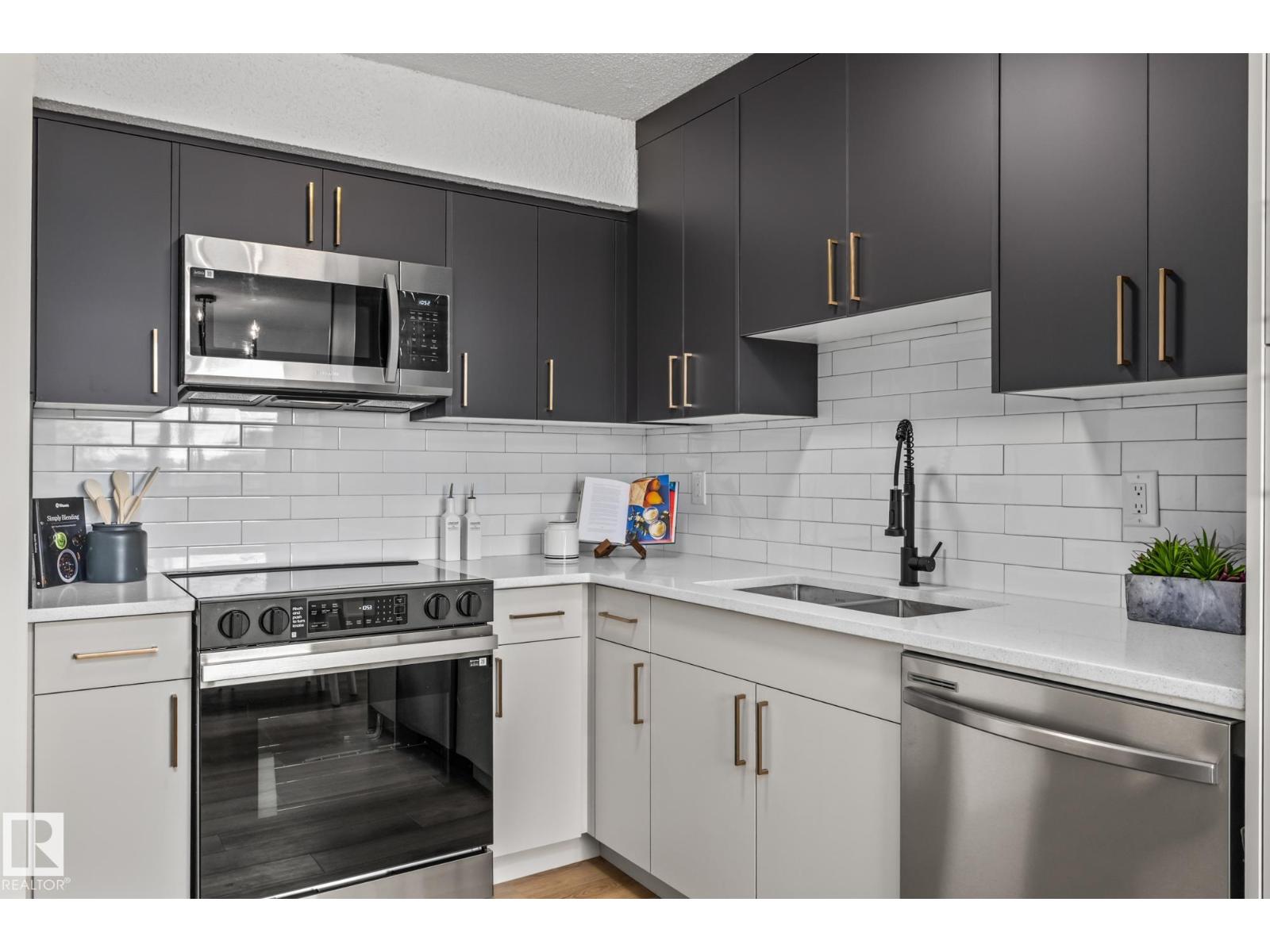 1159 Hooke Rd Nw, Edmonton, Alberta  T5A 4A5 - Photo 2 - E4464087