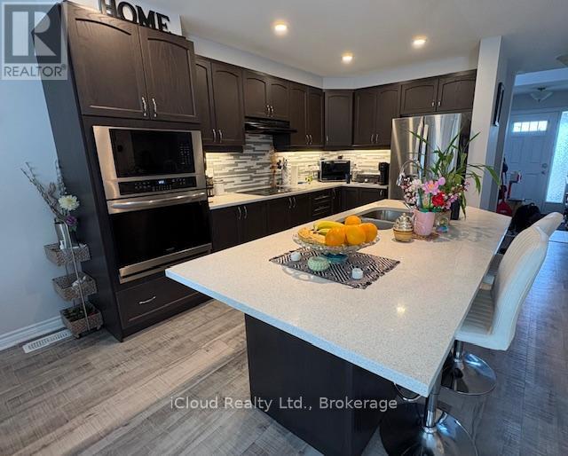 521 Honeylocust Avenue, Ottawa, Ontario  K2V 0K9 - Photo 8 - X12488316