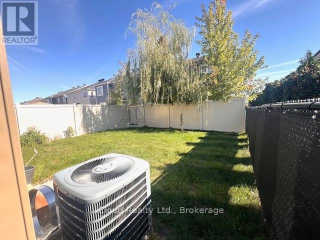 521 Honeylocust Avenue, Ottawa, Ontario  K2V 0K9 - Photo 5 - X12488316