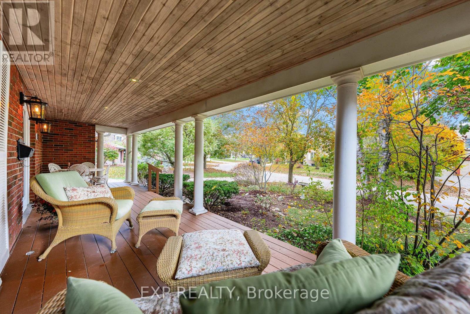 362 Pommel Gate Crescent, Waterloo, Ontario  N2L 5X4 - Photo 4 - X12491384