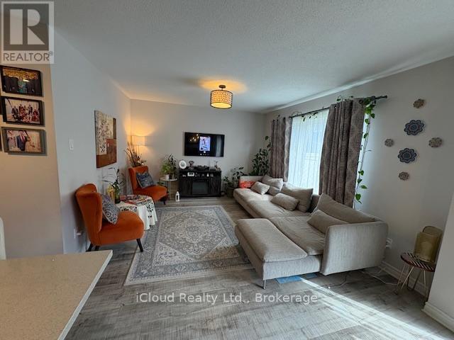521 Honeylocust Avenue, Ottawa, Ontario  K2V 0K9 - Photo 12 - X12488316