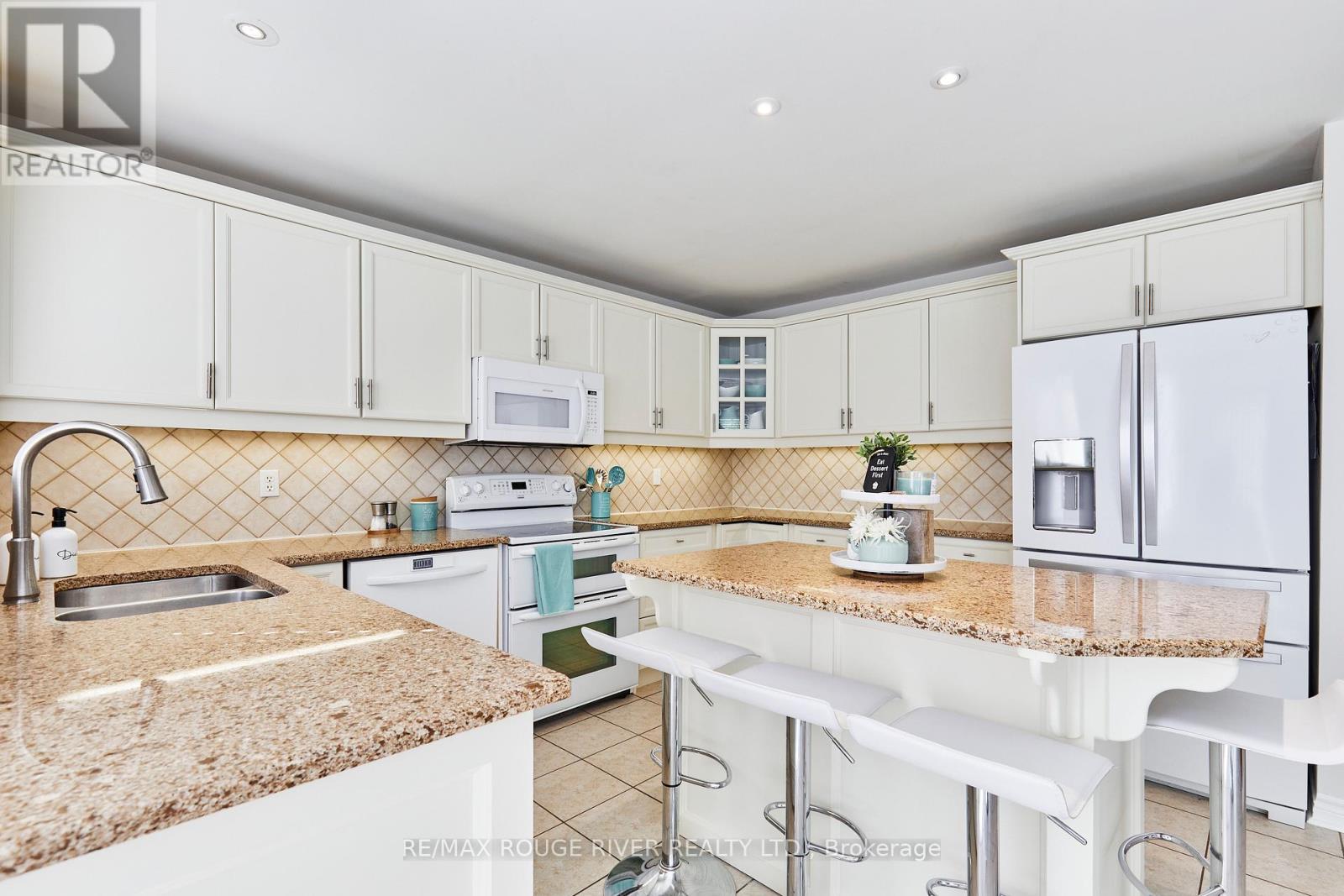 25 Constance Drive, Whitby, Ontario  L1P 1M9 - Photo 4 - E12492758