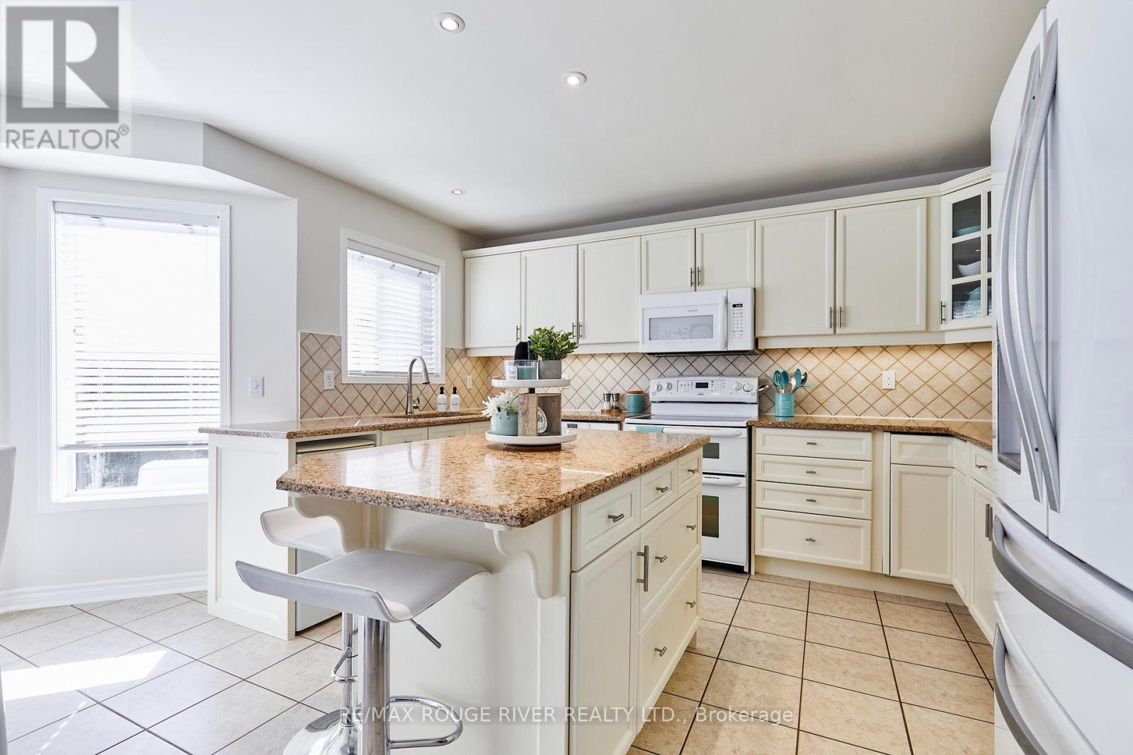 25 Constance Drive, Whitby, Ontario  L1P 1M9 - Photo 3 - E12492758