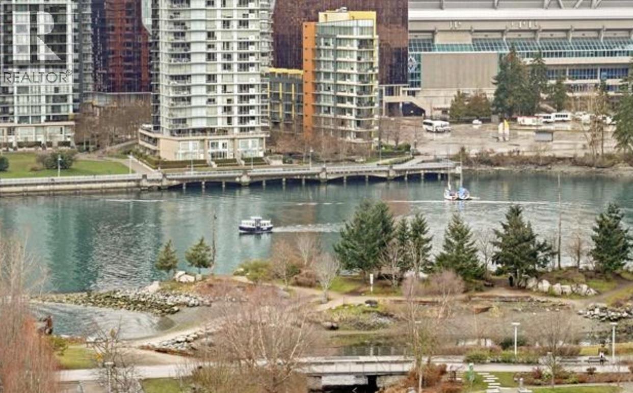 911 1768 Cook Street, Vancouver, British Columbia  V5Y 0N3 - Photo 7 - R3063327