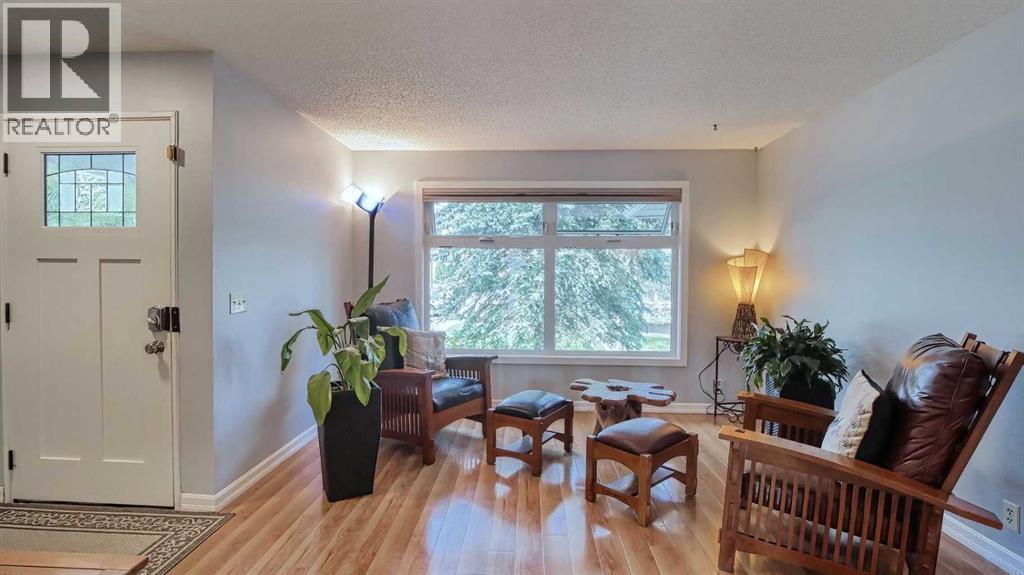 123 Woodsman Lane Sw, Calgary, Alberta  T2W 4Z5 - Photo 5 - A2264163