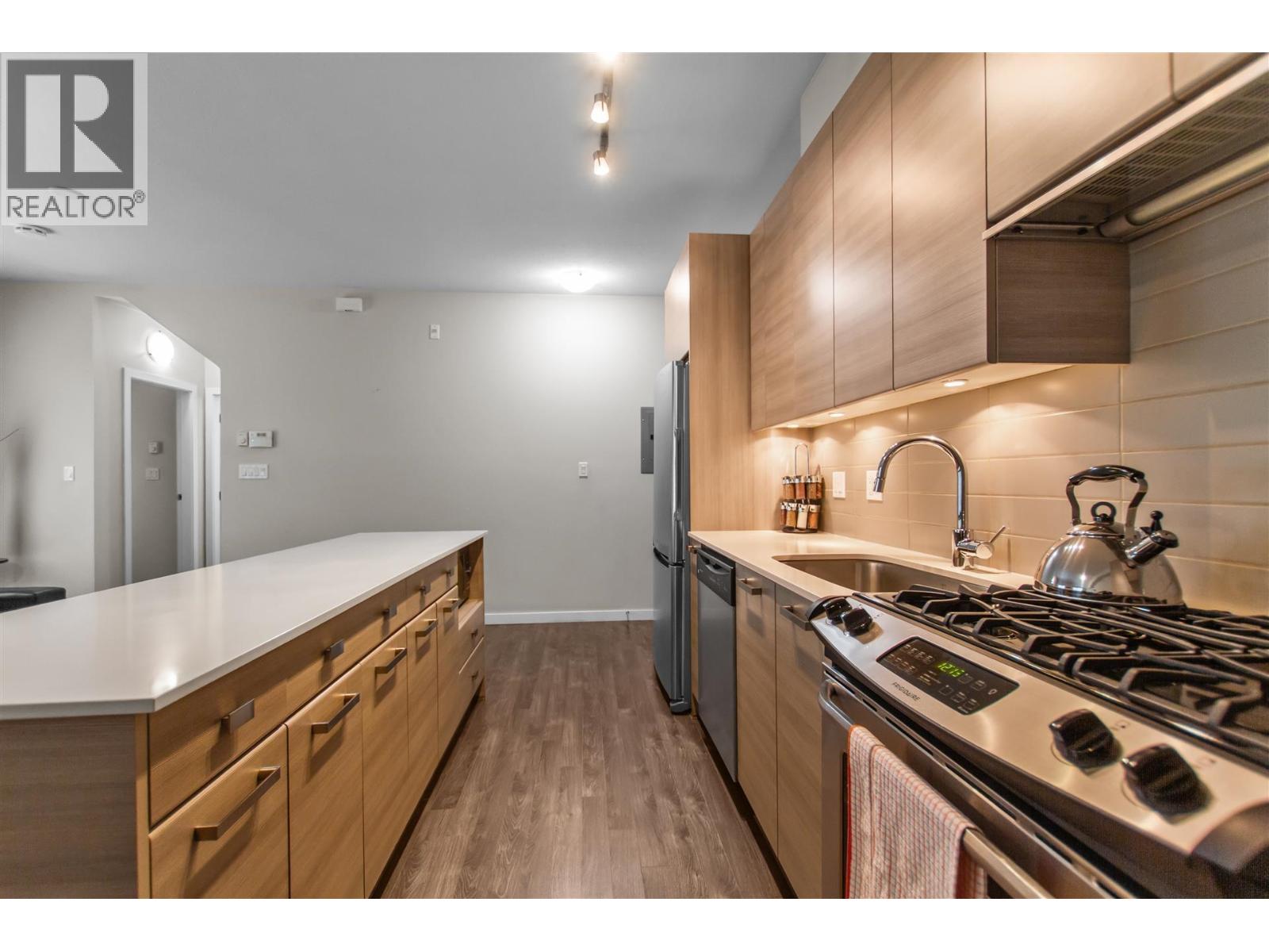 12 6965 HASTINGS STREET