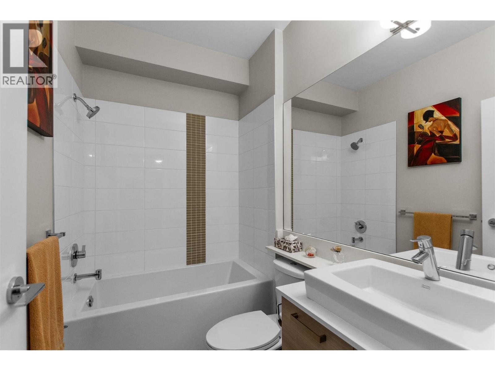 12 6965 HASTINGS STREET