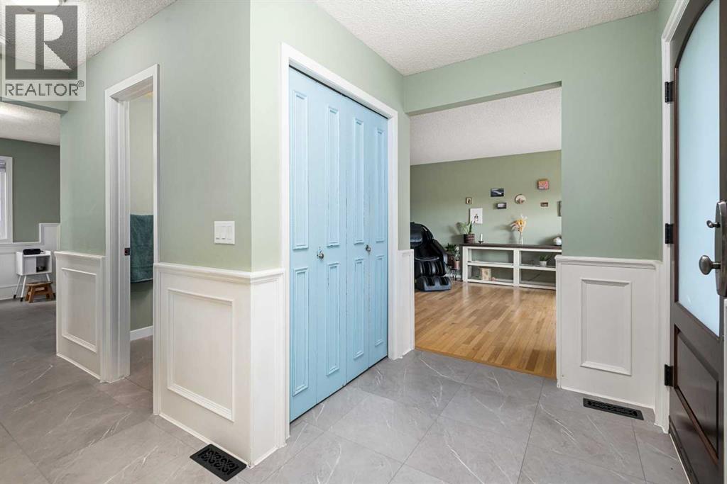 19 Deermoss Place Se, Calgary, Alberta  T2J 6P5 - Photo 5 - A2267808