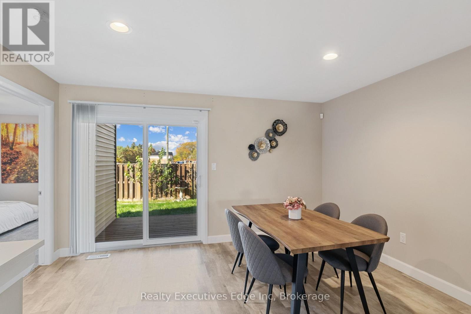 98 Moonstone Crescent, Chatham-Kent, Ontario  N7M 0S2 - Photo 12 - X12403021