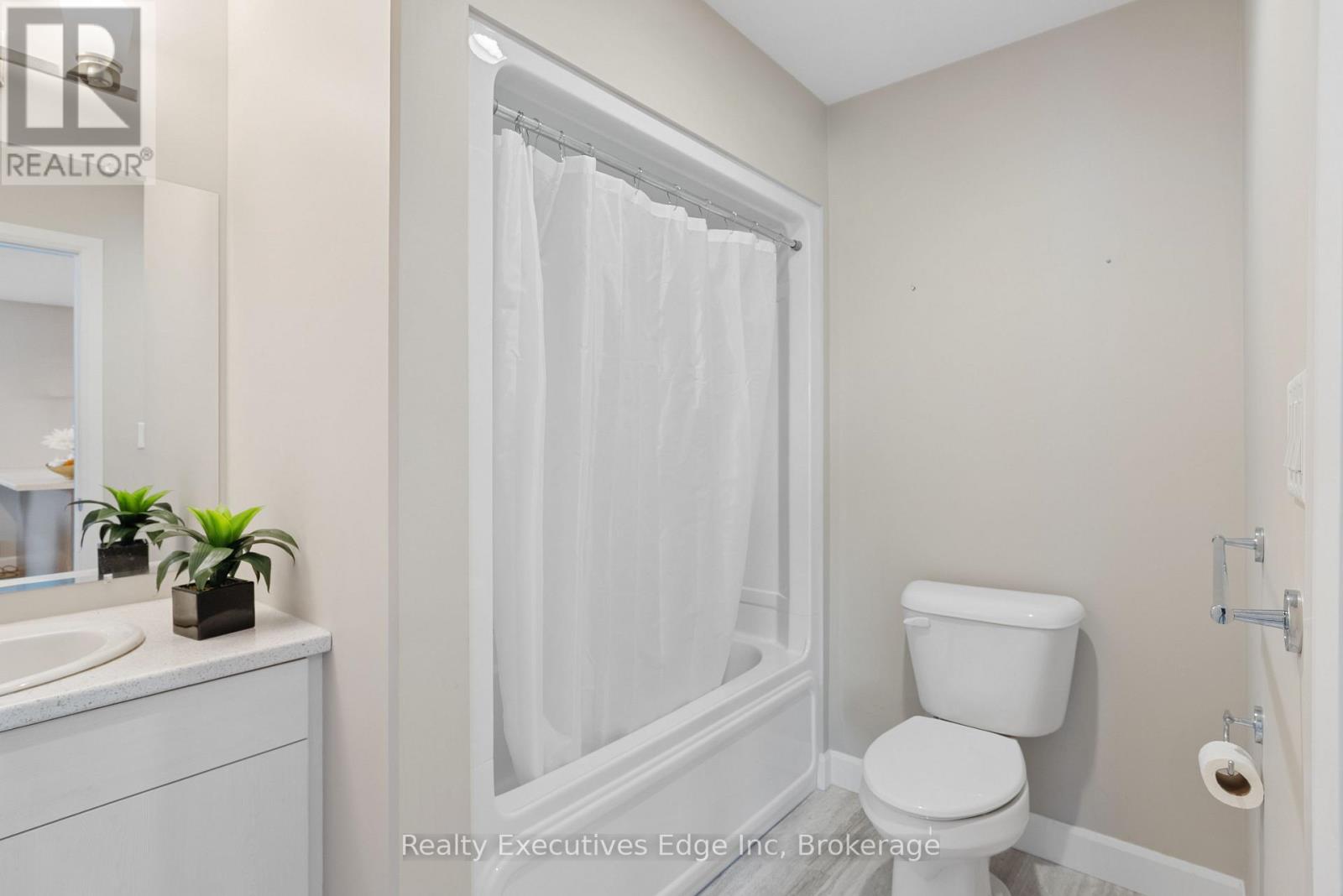 98 Moonstone Crescent, Chatham-Kent, Ontario  N7M 0S2 - Photo 20 - X12403021