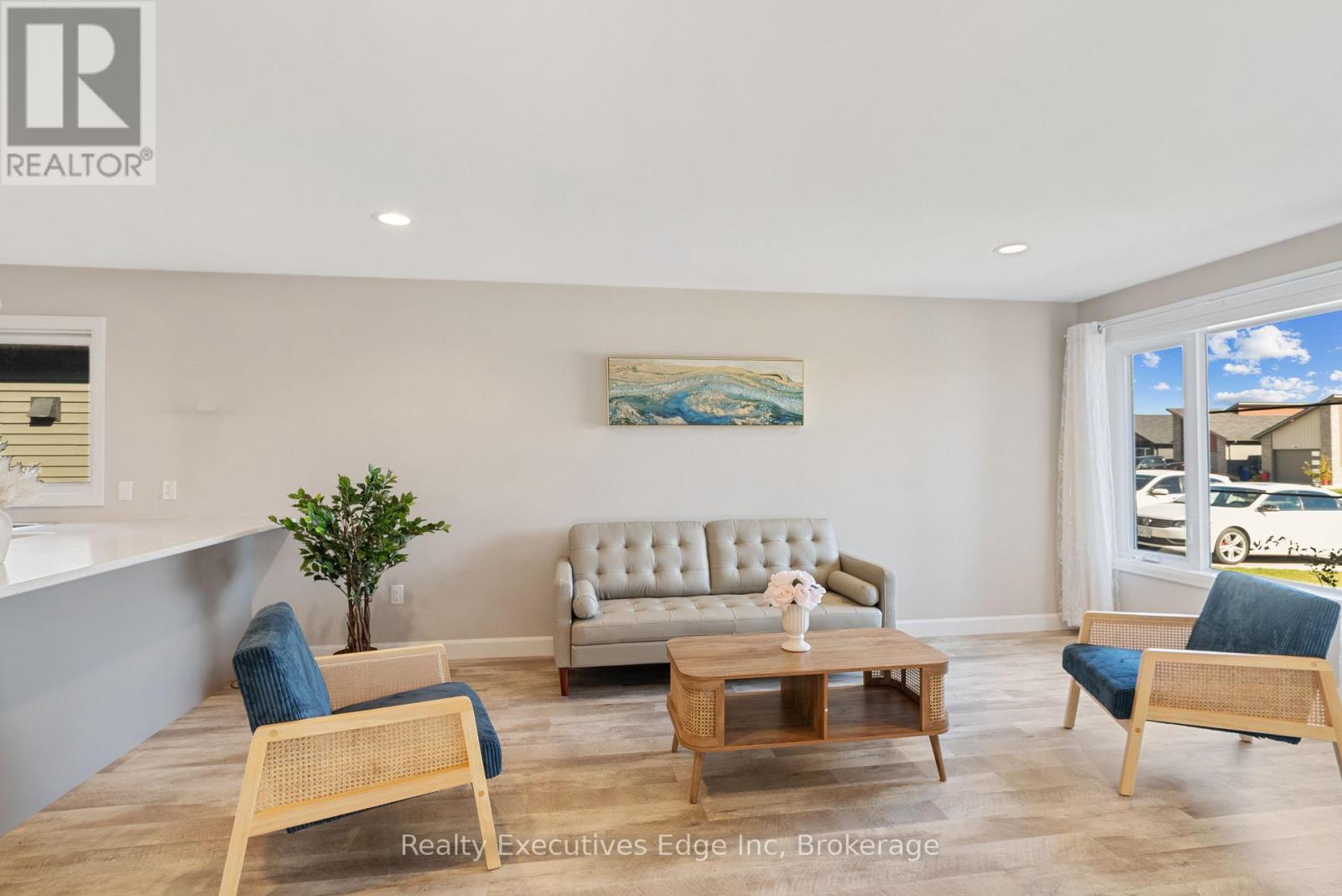 98 Moonstone Crescent, Chatham-Kent, Ontario  N7M 0S2 - Photo 7 - X12403021