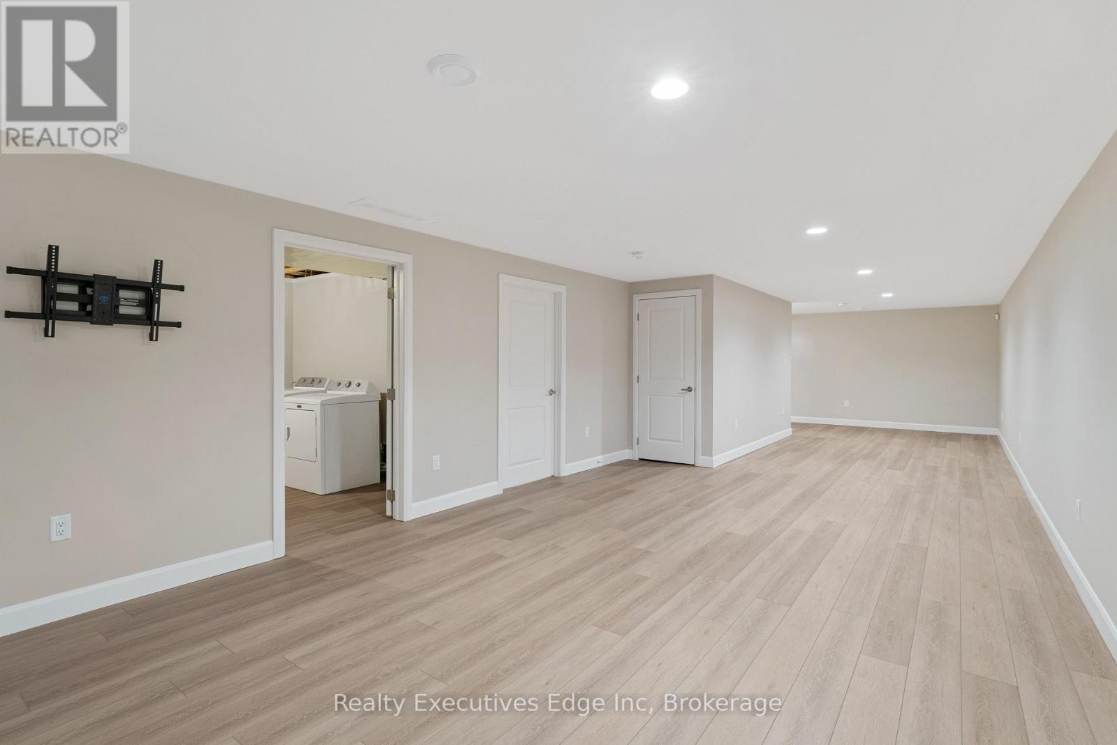 98 Moonstone Crescent, Chatham-Kent, Ontario  N7M 0S2 - Photo 25 - X12403021