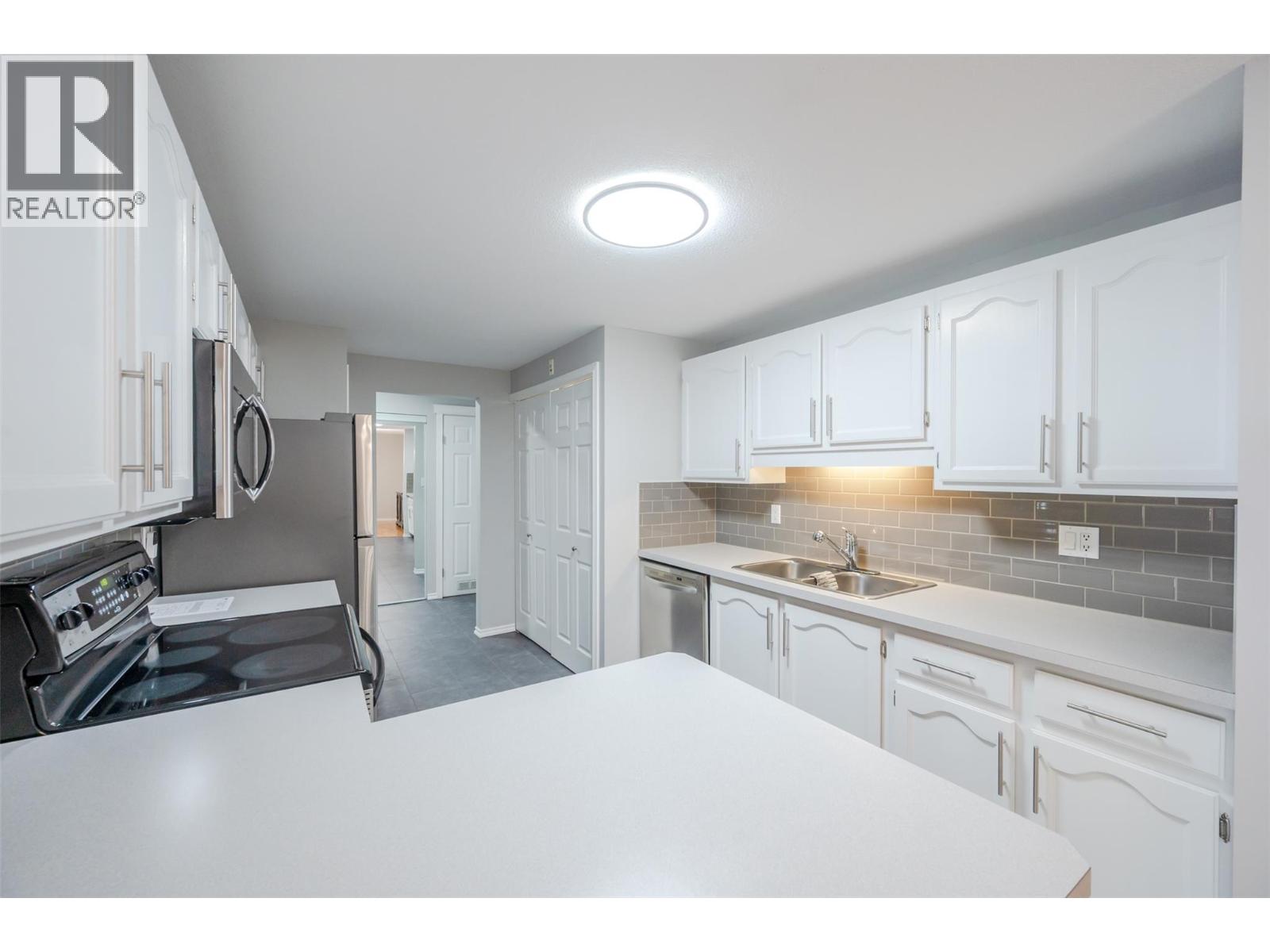 272 Green Avenue W Unit# 208, Penticton, British Columbia  V2A 3T2 - Photo 2 - 10348028