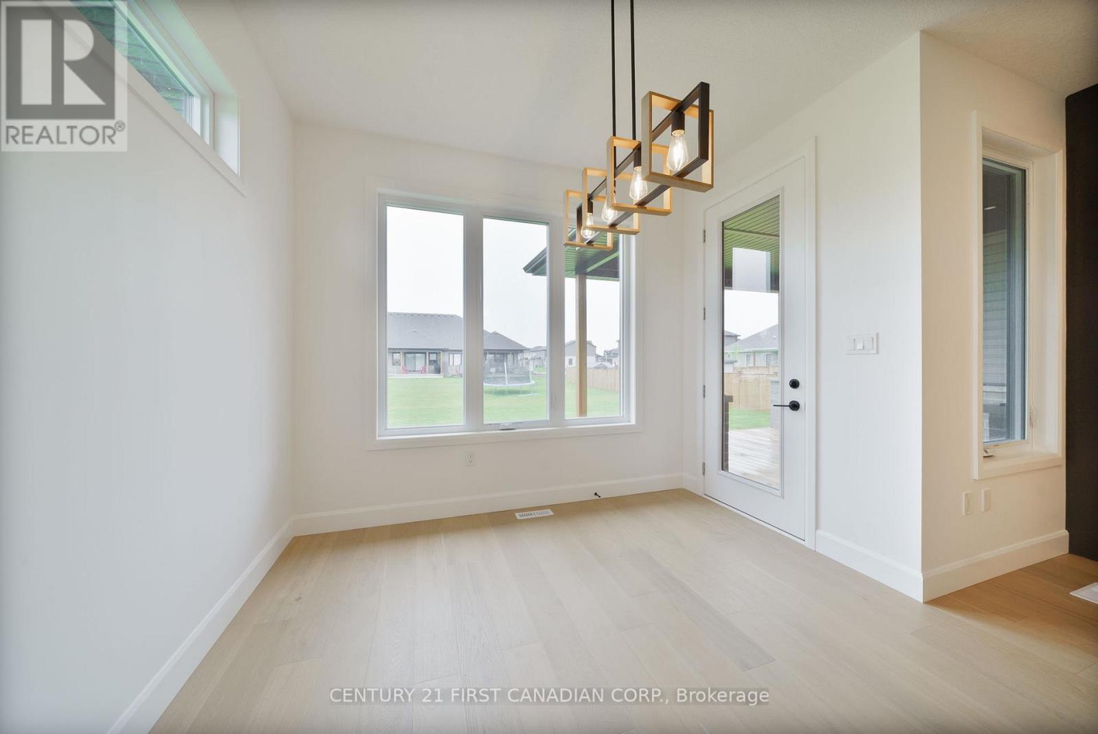 482 Julianna Court, Plympton-Wyoming, Ontario  N0N 1T0 - Photo 13 - X12493494