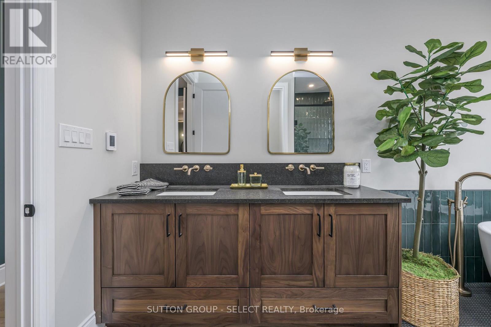 597 Creekview Chase, London North, Ontario  N6G 3X8 - Photo 22 - X12493580