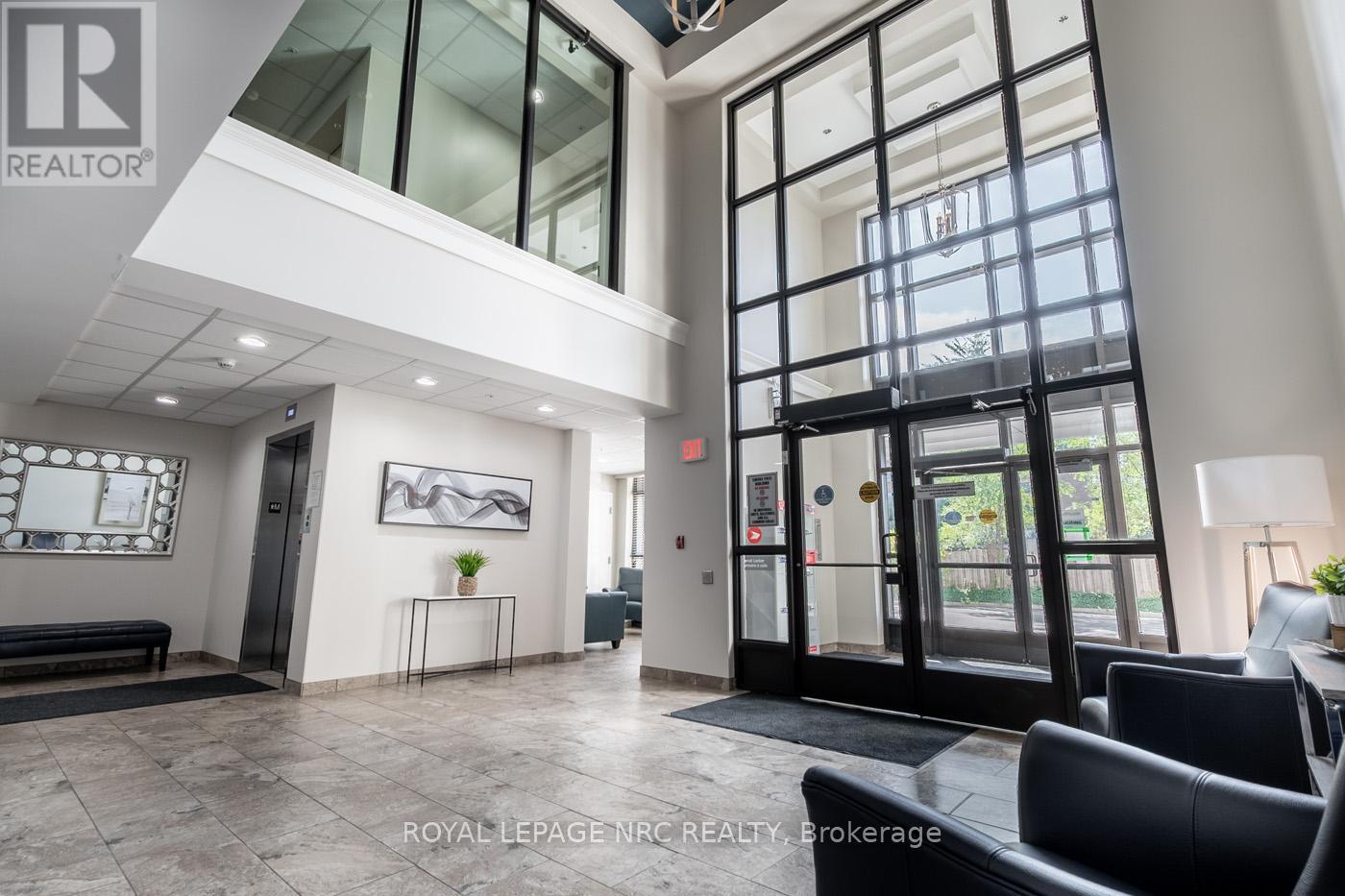 404 - 379 Scott Street, St. Catharines, Ontario  L2M 0B7 - Photo 9 - X12387394