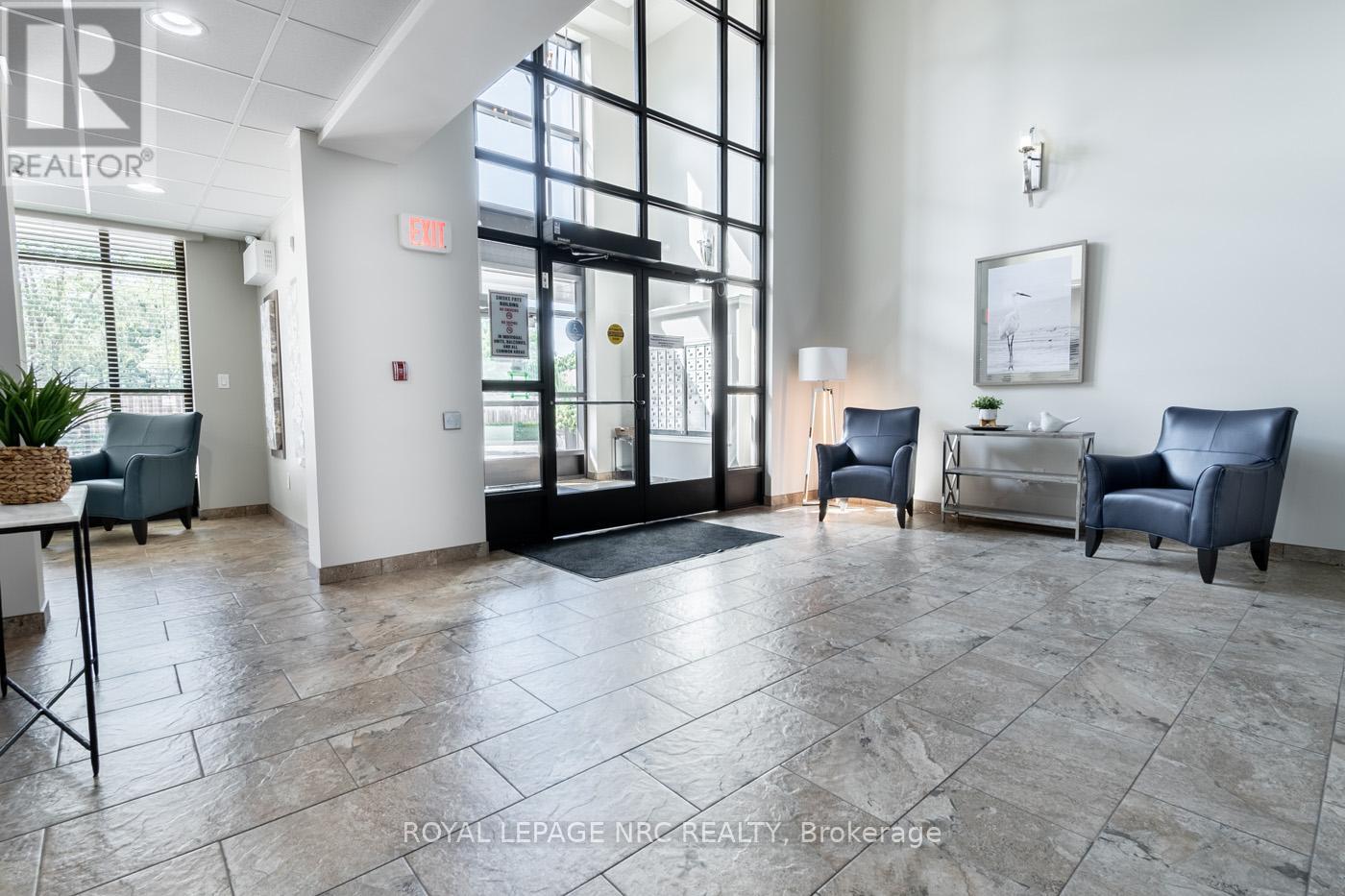 404 - 379 Scott Street, St. Catharines, Ontario  L2M 0B7 - Photo 8 - X12387394