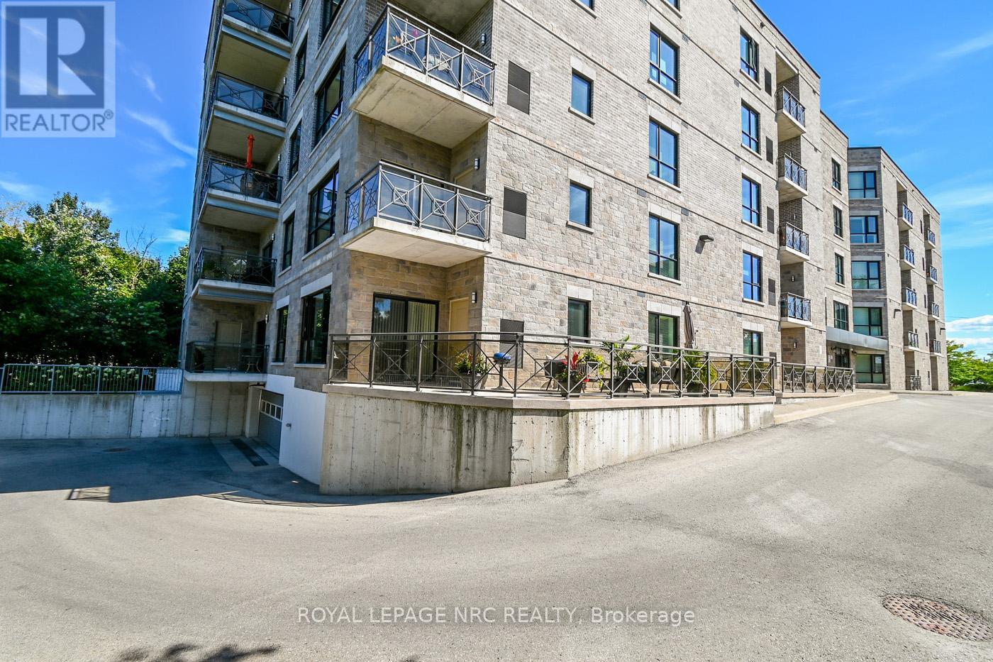 404 - 379 Scott Street, St. Catharines, Ontario  L2M 0B7 - Photo 3 - X12387394