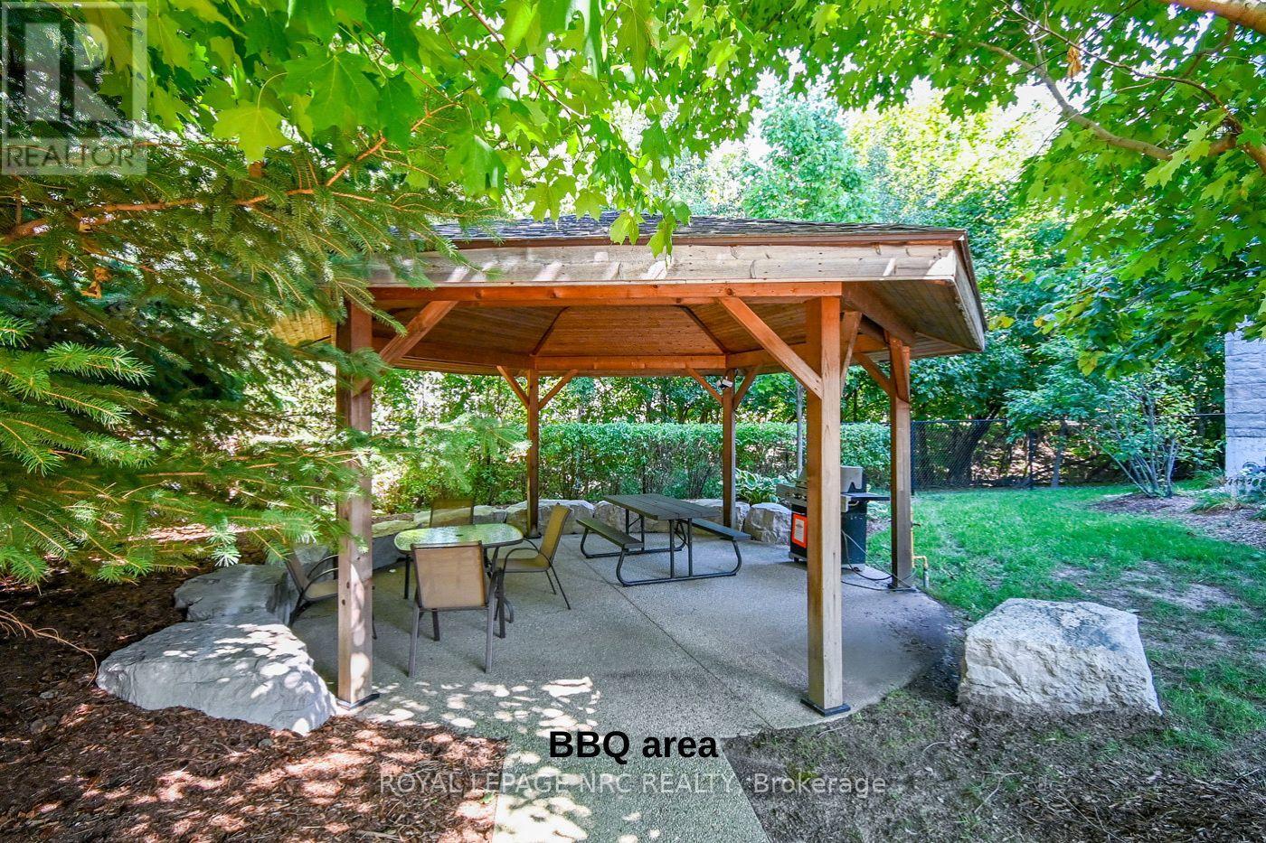 404 - 379 Scott Street, St. Catharines, Ontario  L2M 0B7 - Photo 5 - X12387394