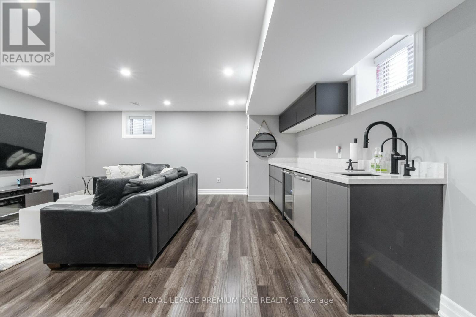 110 Morra Avenue, Caledon, Ontario  L7E 4K8 - Photo 35 - W12487538