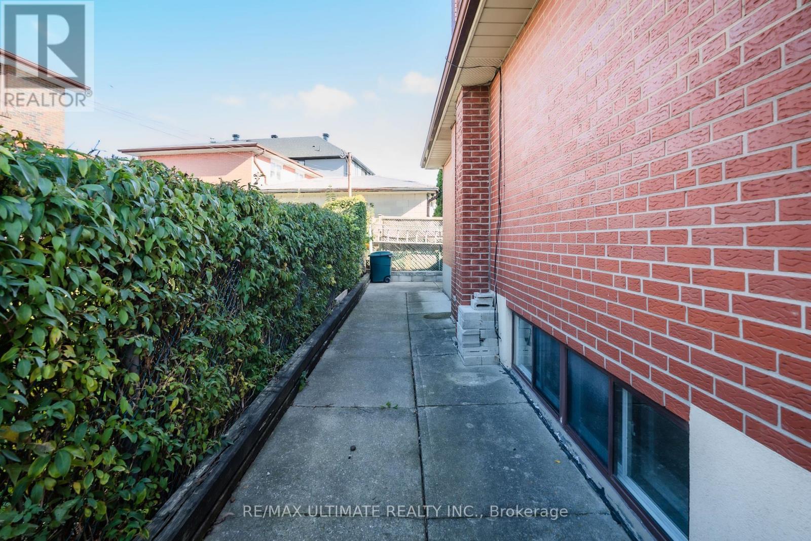 47 Jocada Road, Toronto, Ontario  M6L 2J4 - Photo 37 - W12476135