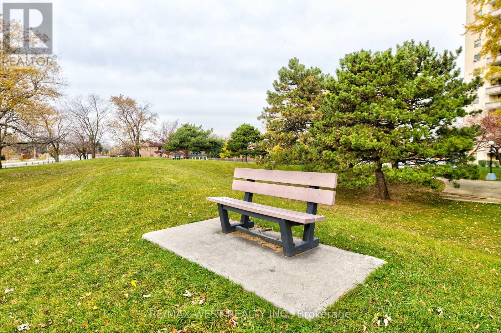 1410 - 370 Dixon Road, Toronto, Ontario  M9R 1T2 - Photo 12 - W12338170